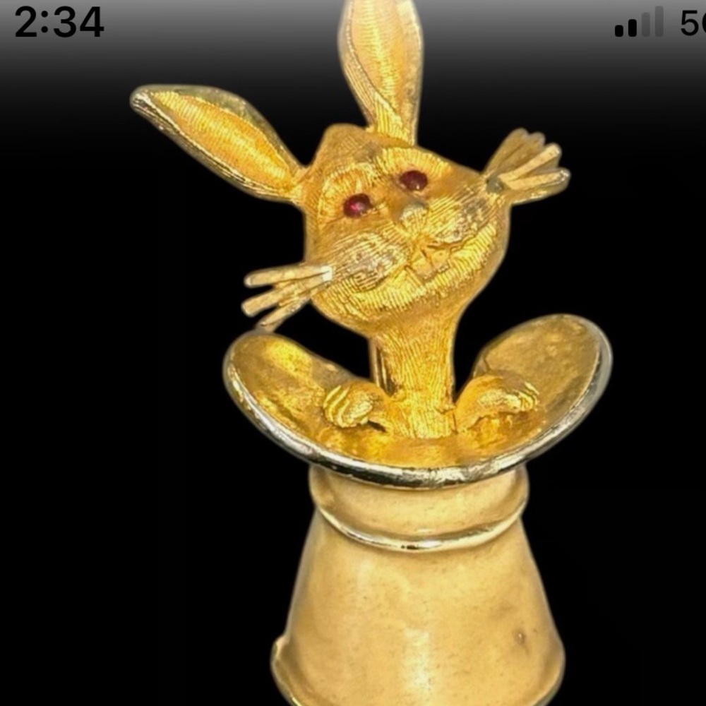 Vintage Gold Tone Rabbit in Hat Brooch